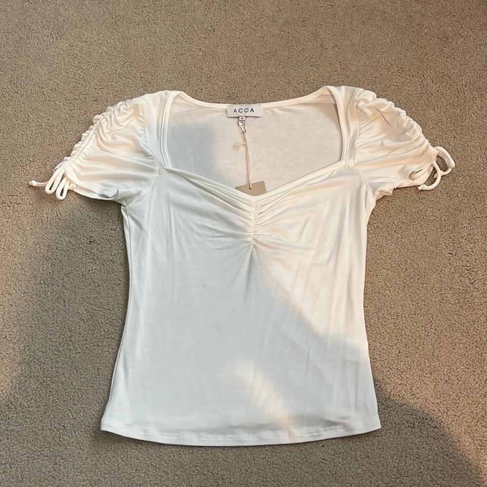 NWT White top w cute sleeves